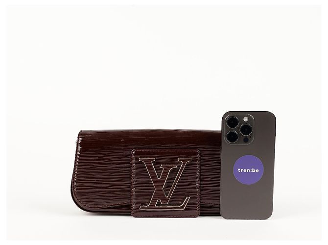 Louis Vuitton Clutch SoBe Roja - vista 13
