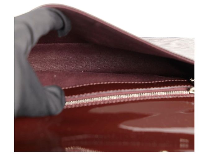 Louis Vuitton Clutch SoBe Roja - vista 15