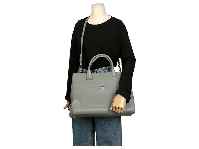 Chanel Grande Borsa Tote e Borsa a Spalla Neo Executive New Surf Marrone - vista 14
