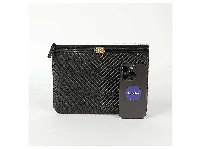 Chanel Clutch Mediano Chevron Boy Negro - vista 11