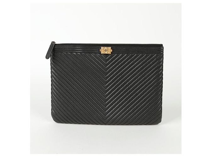 Chanel Clutch Mediano Chevron Boy Negro - vista 2