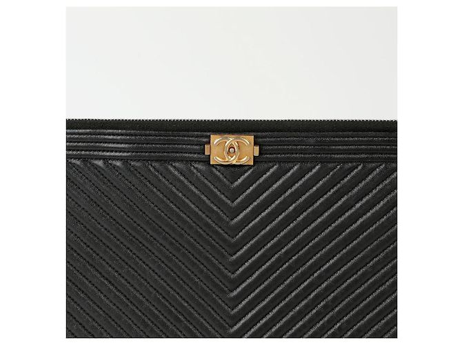 Chanel Clutch Mediano Chevron Boy Negro - vista 3