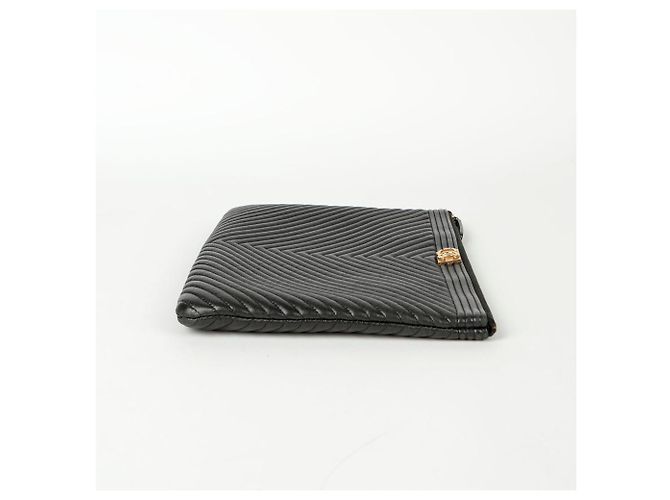 Chanel Clutch Mediano Chevron Boy Negro - vista 5