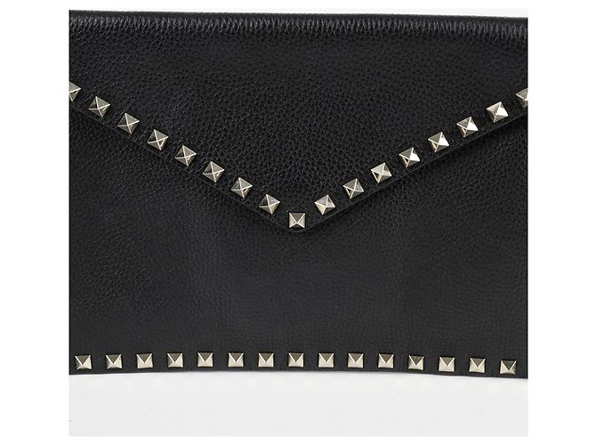 Valentino Clutch sobre Rockstud Negro - vista 2