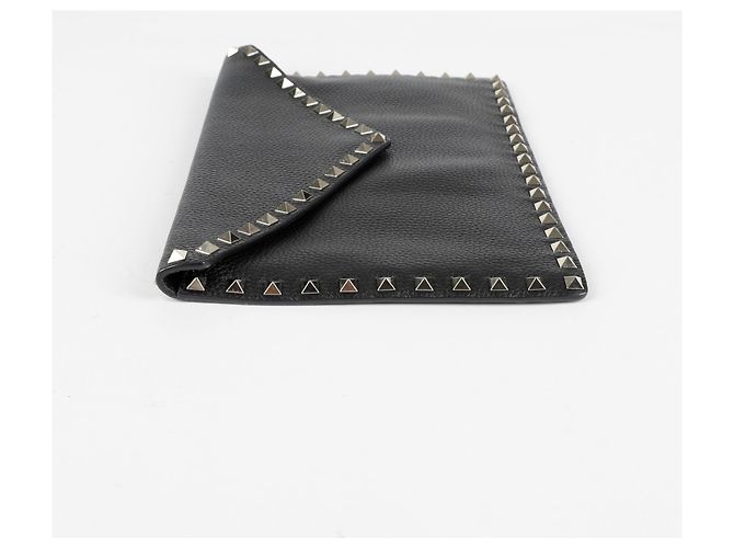 Valentino Clutch sobre Rockstud Negro - vista 6