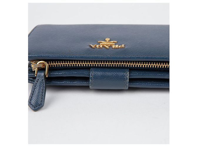 Saffiano Prada Billetera compacta con logo de metal Azul - vista 10