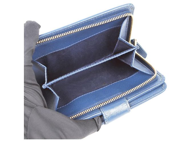 Saffiano Prada Billetera compacta con logo de metal Azul - vista 14