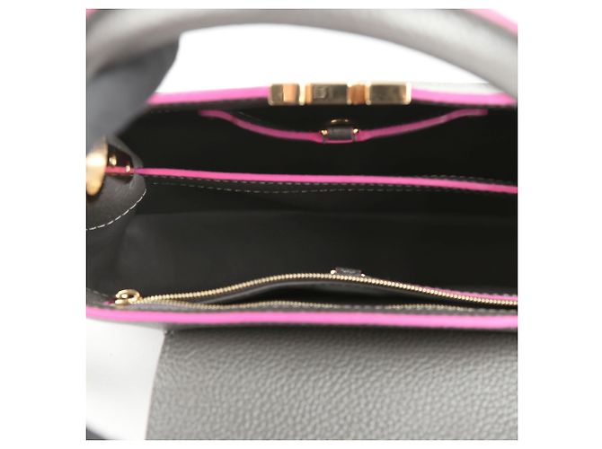 Louis Vuitton Borsa Tote e a Spalla Capucines MM Marrone - vista 9
