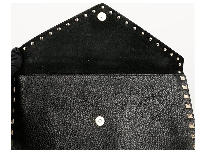 Valentino Clutch sobre Rockstud Negro - vista 10