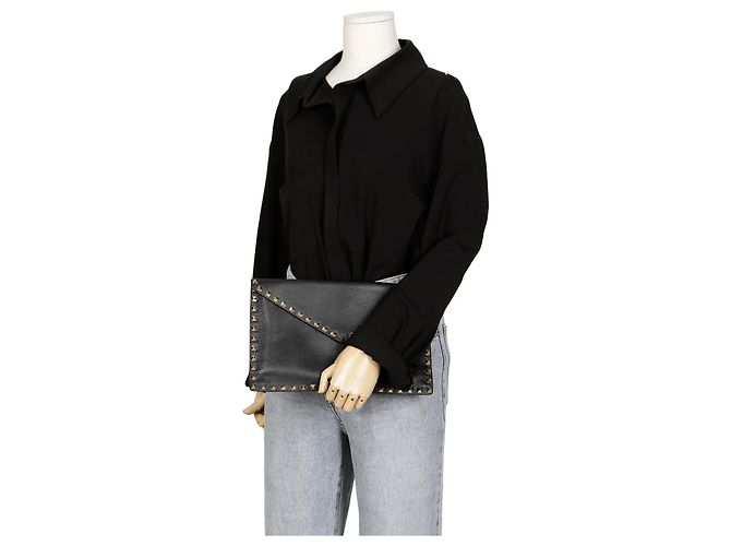 Valentino Clutch sobre Rockstud Negro - vista 13