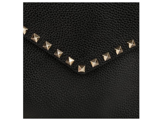 Valentino Clutch sobre Rockstud Negro - vista 3