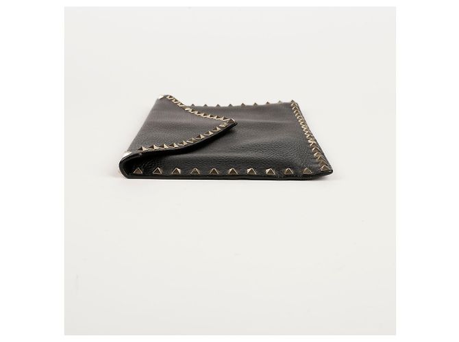 Valentino Clutch sobre Rockstud Negro - vista 7