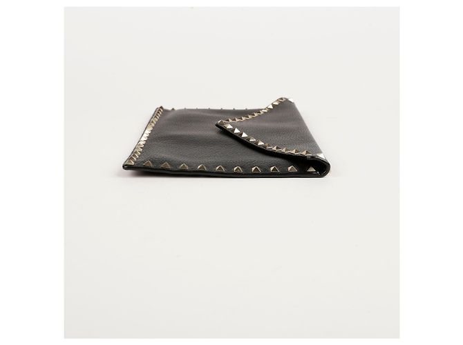 Valentino Clutch sobre Rockstud Negro - vista 9