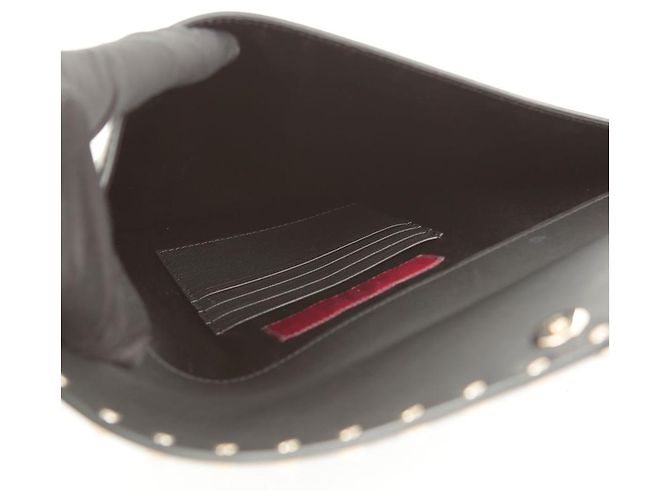 Valentino Clutch sobre Rockstud Negro - vista 12