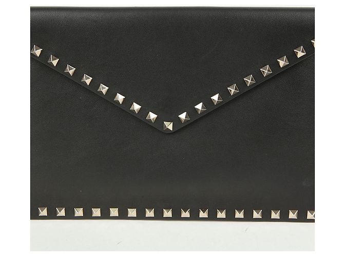 Valentino Clutch sobre Rockstud Negro - vista 3
