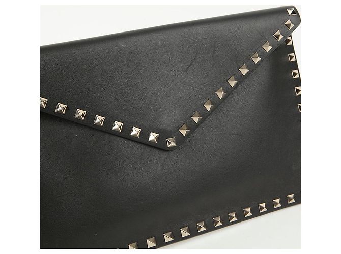 Valentino Clutch sobre Rockstud Negro - vista 4