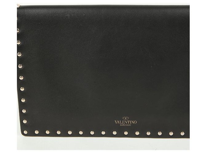 Valentino Clutch sobre Rockstud Negro - vista 6