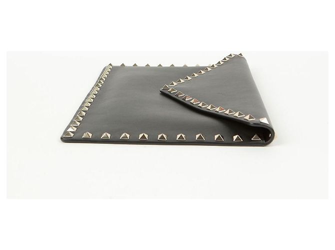 Valentino Clutch sobre Rockstud Negro - vista 8
