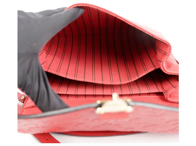 Louis Vuitton Borsa a Spalla Pochette Metis MM Empreinte Rosso - vista 11