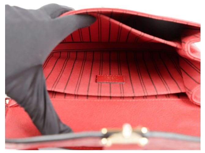 Louis Vuitton Borsa a Spalla Pochette Metis MM Empreinte Rosso - vista 12