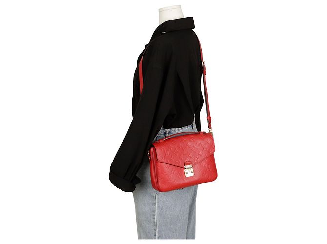 Louis Vuitton Borsa a Spalla Pochette Metis MM Empreinte Rosso - vista 13