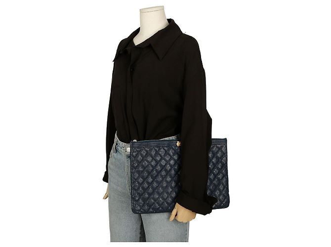 Chanel Clutch Grande Caviar Boy Blu - vista 13