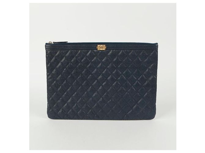 Chanel Clutch Grande Caviar Boy Blu - vista 2
