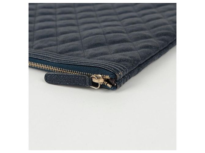 Chanel Clutch Grande Caviar Boy Blu - vista 9