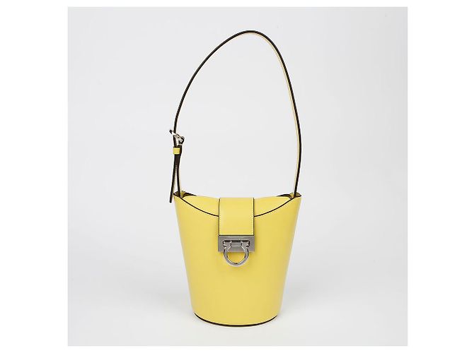 Salvatore Ferragamo Borsa a Spalla Tripolio Bucket Giallo - vista 2