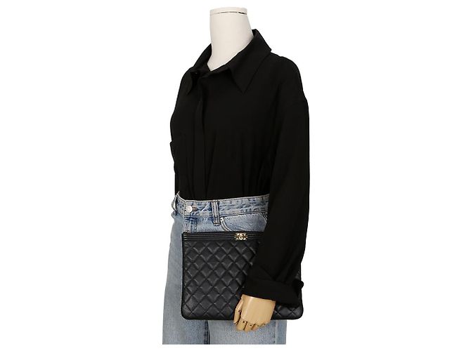 Chanel Clutch Medio in Pelle Caviar Boy Nero - vista 11