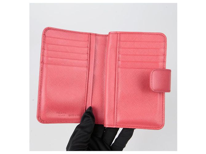 Saffiano Prada Billetera compacta con logo de metal Rosa - vista 10