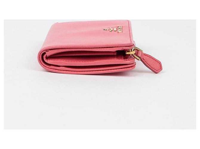 Saffiano Prada Billetera compacta con logo de metal Rosa - vista 5