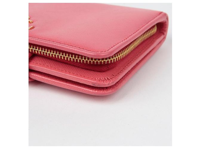 Saffiano Prada Billetera compacta con logo de metal Rosa - vista 8