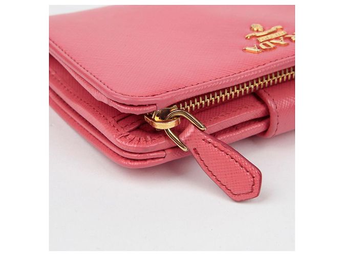 Saffiano Prada Billetera compacta con logo de metal Rosa - vista 9