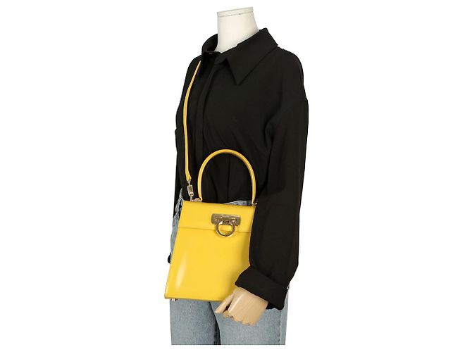 Salvatore Ferragamo Bolso de mano Kelly Medium con asa superior Amarillo - vista 16