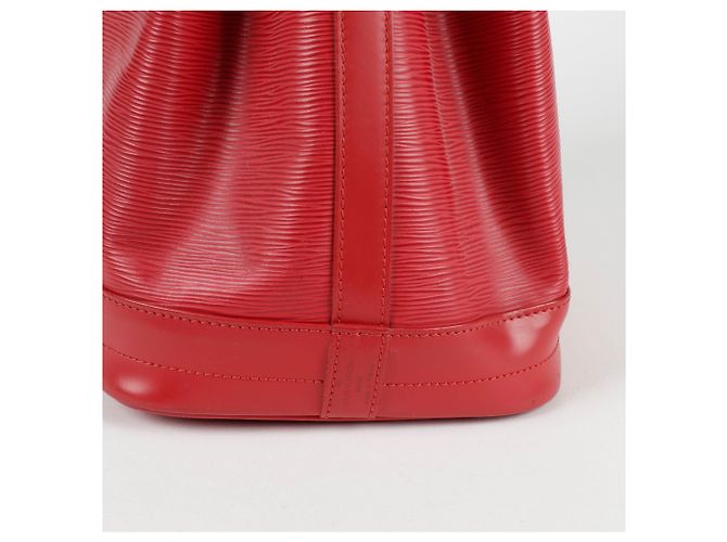 Louis Vuitton Borsa a Spalla Noé in Epi Rosso - vista 12
