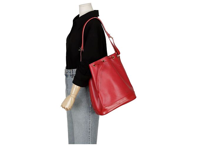 Louis Vuitton Borsa a Spalla Noé in Epi Rosso - vista 17