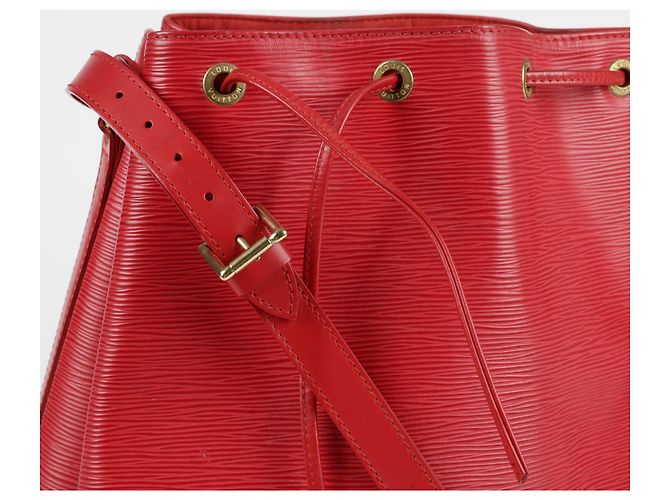 Louis Vuitton Borsa a Spalla Noé in Epi Rosso - vista 2