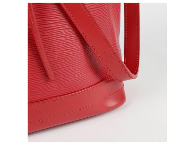 Louis Vuitton Borsa a Spalla Noé in Epi Rosso - vista 3
