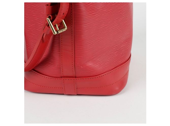 Louis Vuitton Borsa a Spalla Noé in Epi Rosso - vista 6