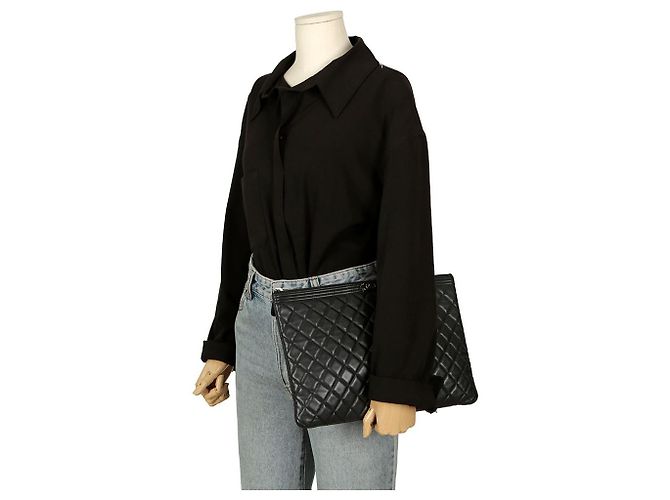 Chanel Boy Large Clutch in pelle nera Nero - vista 13
