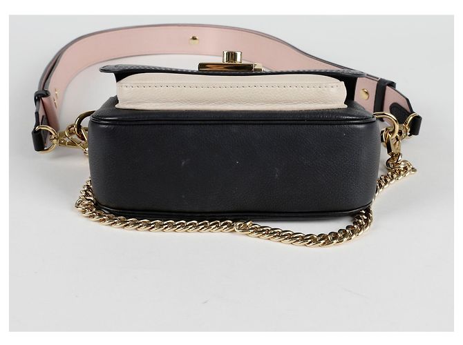 Louis Vuitton Bolso cruzado Lock Me Tender Negro - vista 8