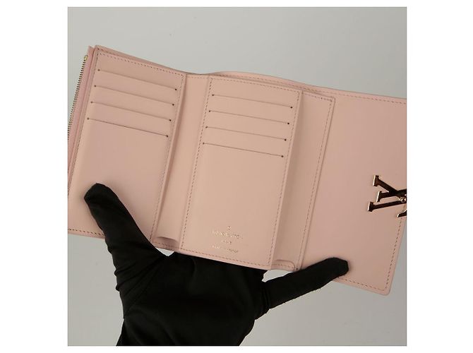 Louis Vuitton Billetera Compacta Capucines Rosa - vista 10