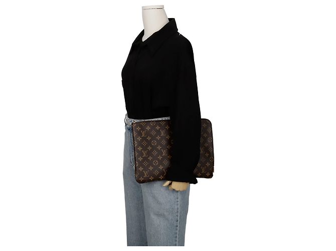 Louis Vuitton Clutch Etui Voyage MM Marrone - vista 10