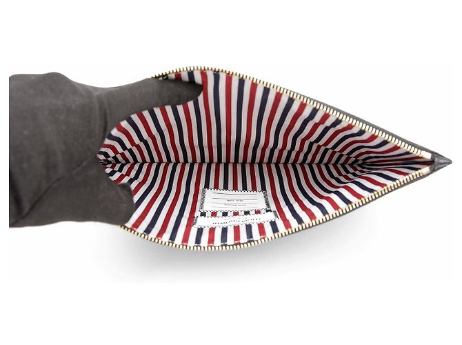 Thom Browne Clutch Pequeño Debossed Negro - vista 8