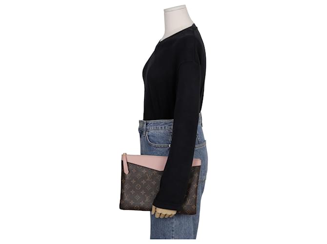 Louis Vuitton Pouch Daily Marrone - vista 11
