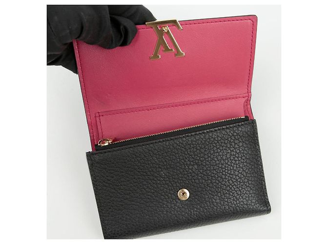 Louis Vuitton Billetera Capucines Negro - vista 7