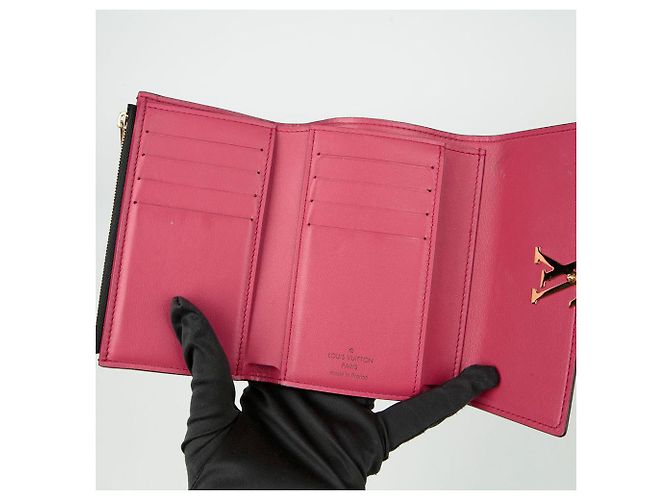 Louis Vuitton Billetera Capucines Negro - vista 8