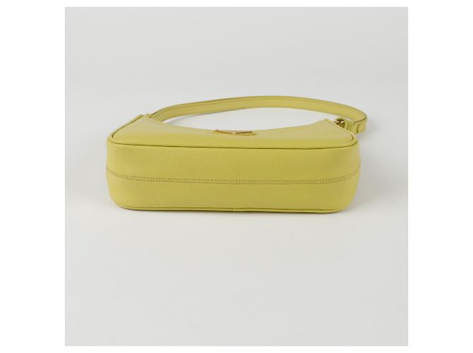Saffiano Prada Borsa hobo con logo triangolare Verde - vista 10