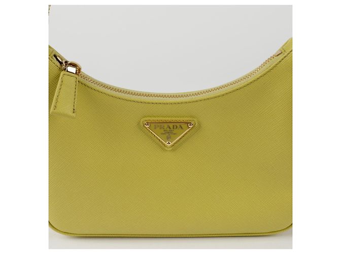 Saffiano Prada Borsa hobo con logo triangolare Verde - vista 3